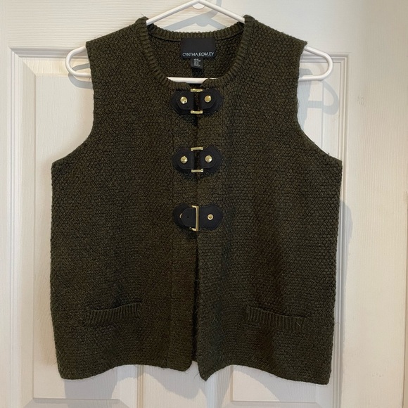 Cynthia Rowley Jackets & Blazers - CYNTHIA ROWLEY Sweater snap vest